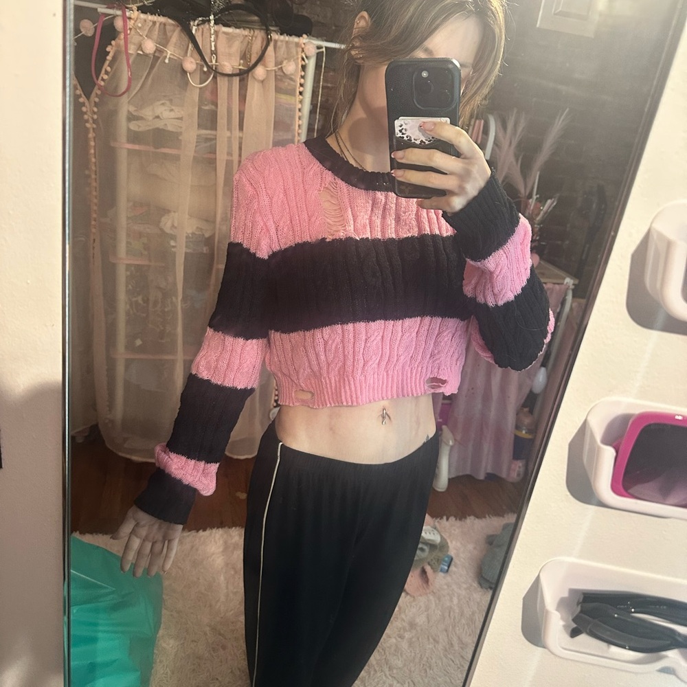 💕 striped distressed sweater